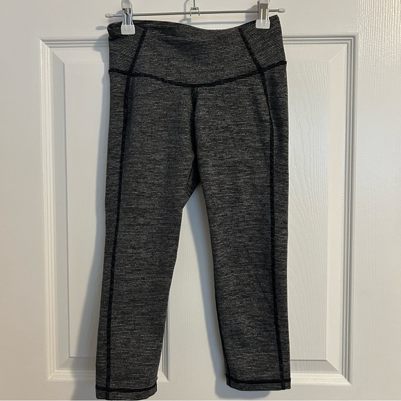 Cropped athletic leggings - Picture 2 of 3